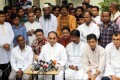 শুক্রবার শাজাহানপুর নিজ বাসভবনে নাসিরাবাদ ইউনিয়নের নব নির্বাচিত চেয়ারম্যান আকবর হোসেনএর সঙ্গে সুভেচ্ছা বিনিময় করেন বিএনপির স্থায়ি কমিটির সদস্য মির্জা আব্বাস-পিএনএস