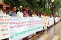 রবিবার জাতীয় প্রেসক্লাবের সামনে মহিলা শ্রমিকদের মাতৃত্বকানি ছটি ৬ মাস করার দাবিতে মানববন্ধন করে বাংলাদেশ কৃষি ফার্ম শ্রমিক ফেডারেশন-পিএনএন