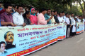বিভিন্ন দাবিতে বুধবার জাতিয় প্রেস ক্লাবের সামনে মানববন্ধন করে বাংলাদেশ আওয়ামী মুক্তিযোদ্ধা প্রজন্ম লীগ 