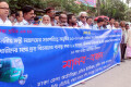 বুধবার জাতিয় প্রেসক্লাবের সামনে ১০ দফা দাবিতে মানববন্ধন করে ঢাকা জেলা অটোরিক্সা শ্রমিক ইউনিয়ন