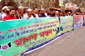 ১১দফা দাবিতে সোমবার জাতীয় প্রেসক্লাবের সামনে মানববন্ধন করে ঢাকা জেলা ফোর স্ট্রোক অটরিক্সা ড্রাইভার্স ইউনিয়ন-পিএনএস