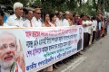 নরেন্দ্র মোদির শপথ অনুষ্ঠানে বাংলাদেশের রাষ্ট্র ও সরকার প্রধানকে আমন্ত্রন জানানোর জন্য অভিনন্দন জানিয়ে জাতীয় গনতান্ত্রিক লীগ ও শহিদ কাজী আরেফ ফাউন্ডেশন শুক্রবার জাতীয় প্রেসক্লাবের সামনে সমাবেশ করে-পিএনএস