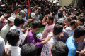 সদ্য প্রয়াত জামাতে ইসলামীর সাবেক আমির অধ্যাপক গোলাম আযমকে এক নজর দেখতে শুক্রবার মগবাজারে সমর্থকদের উপচেপড়া ভিড় 