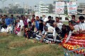 তাজরিন ট্র্যাজেডীর দুই বছর পূর্তিতে সোমবার জুরাইন কবরস্থানে মানববন্ধন ও ফুল দিয়ে শ্রদ্ধা জানান বিভিন্ন শ্রমিক সংগথন-পিএনএস