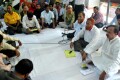 সোমবার রাজধানীর মতিঝিলে ওয়াপদা ভবনে বীর মুক্তিযোদ্ধা মোঃ আলাউদ্দিন মিয়ার নেতৃতে সিবিএ এর ১১ দফা ও বিদ্যুৎ শ্রমিক কর্মচারী ফেডারেশনের ২২ দফা দাবিতে প্রতিকি গণ অনশন করে-পিএনএস