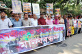 মোবাইল ফোন ও টাওয়ার স্থাপনে অবিলম্বে নিতি প্রনয়নের দাবিতে শনিবার জাতীয় প্রেসক্লাবের সামনে মানববন্ধন করে সিএলএনবি