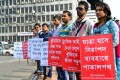 ফুটওভার ব্রিজ ব্যবহার না করে প্রধান সড়ক দিয়ে রাস্তা পার হওয়ায় রাজধানীর কারওয়ানবাজার, বাংলামোটর ও ফার্মগেট এলাকায় মোট ২০৪ জন পথচারীকে জরিমানা করেছেন ভ্রাম্যমাণ আদালত-পিএনএস