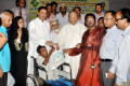 শনিবার জাতীয় প্রেসক্লাবে পবিত্র ঈদুল ফিতর উপলক্ষে বিশ্বখ্যাত মাদার তেরেসার স্বরণে অসহায় কুষ্ঠ রোগীদের মাঝে ঈদ সামগ্রী বিতরণ করে এফ বি সি সি আই’র প্রেসিডেন্ট কাজী আকরাম উদ্দীন আহমেদ-পিএনএস