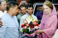 সদ্য কারামুক্ত সাবেক ছাত্রদলের সাধারণ সম্পাদক হাবিবুর রশিদ হাবিব গুলশান কার্যালয়ে বিএনপির চেয়ারপার্সন বেগম খালেদা জিয়ার সাথে সাক্ষাৎ করে ও ফুলদিয়ে সুভেচ্ছা জানান