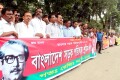 বিভিন্ন দাবিতে রোববার জাতীয় প্রেসক্লানবের সামনে মানববন্ধন করে বাংলাদেশ সড়ক পরিবহন শ্রমিক লিগ 