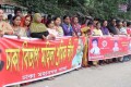 বিভিন্ন দাবিতে রোববার জাতীয় প্রেসক্লাবের সামনে মানববন্ধন করে ঢাকা বিভাগিয় মহিলা শ্রমিক লিগ 