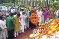 বুধবার জাতীয় কবি কাজী নজরুল ইসলামের মাজারে পুস্পস্তবক অর্পণ করে বাংলাদেশ আওয়ামীলীগ-পিএনএস