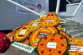 বৃহস্পতিবার ডঃ মিলন দিবস উপলক্ষে ঢাকা বিশ্ববিদ্যালয়ের মিলনের মাজারে ফুল দিয়ে শ্রদ্ধা জানান রাজনৈতিক নেত্রিবৃন্দ ও বিভিন্ন পেশার মানুশ-পিএনএস