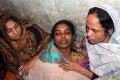 রাজধানীর শাহজাহানপুরে পাইপের মধ্য থেকে দীর্ঘ ২৪ ঘন্টা পর মৃত অবস্থায় উদ্ধার হওয়া শিশু জিহাদের মা। পিএনএস