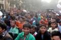 পাইপের মধ্য থেকে দীর্ঘ ২৪ ঘন্টা পর শিশু জিহাদকে মৃত অবস্থায় উদ্ধার করার পর রাজধানীর শাহজাহানপুর রেলওয়ে সুপার মার্কেট এলাকায় বিক্ষুব্ধ জনগন। পিএনএস