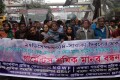 বিভিন্ন দাবিতে শনিবার জাতীয় প্রেসক্লাবের সামনে মানববন্ধন করে কয়েকটি শ্রমিক সংগঠন। পিএনএস 