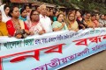 মঙ্গলবার জাতীয় প্রেসক্লাবের সামনে বিভিন্ন দাবিতে জাতীয়তাবাদি মহিলা দল মানববন্ধন করে-পিএনএস