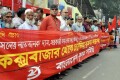 ফসলের লাভ জনক দামসহ বিভিন্ন দাবিতে শনিবার জাতীয় প্রেসক্লাবের সামনে মানববন্ধনকরে বাংলাদেশ কৃষক সমিতি-পিএনএস